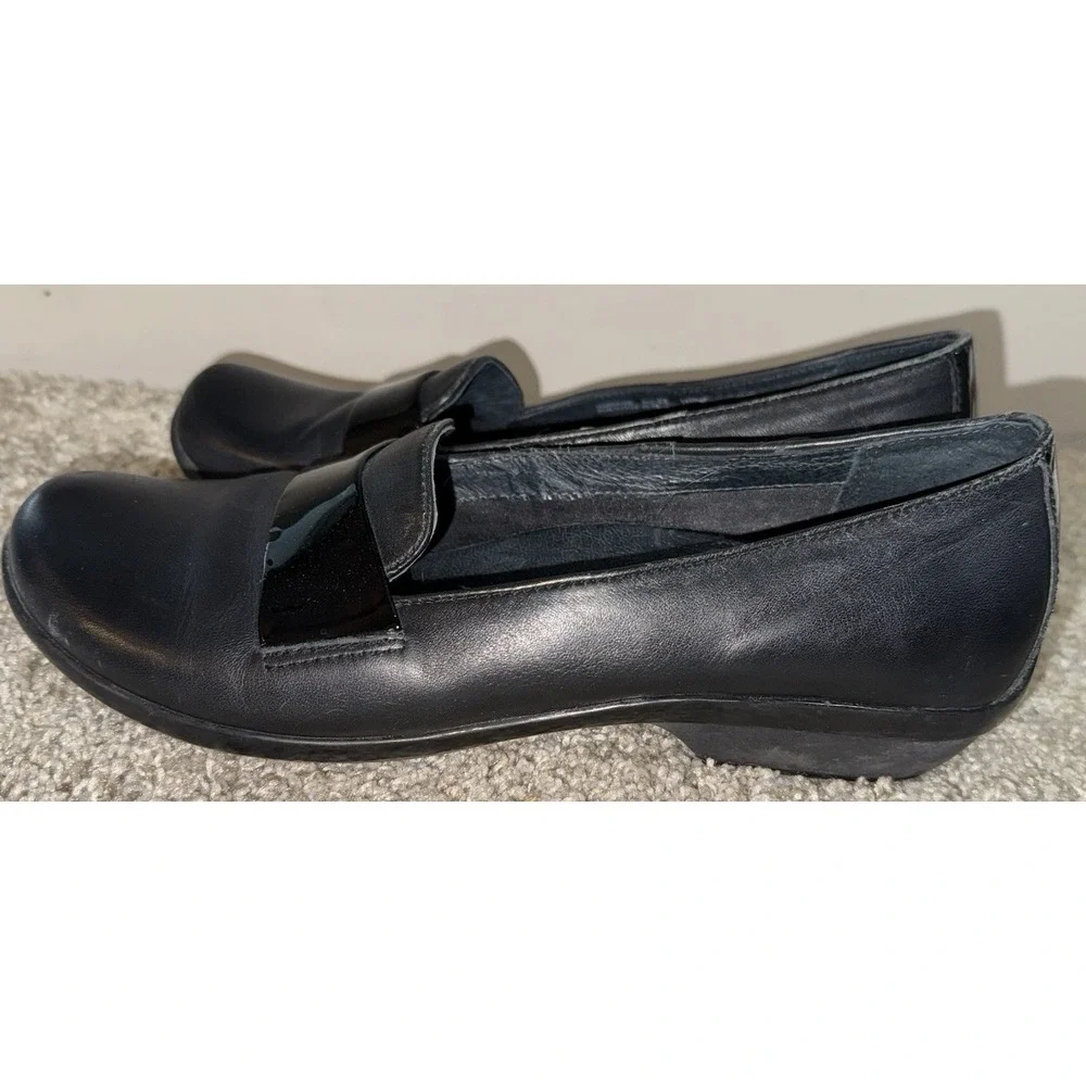 Dansko Oksana Loafers EU 39 / US 8.5-9 Black Leather Shoes Patent Trim Slip On